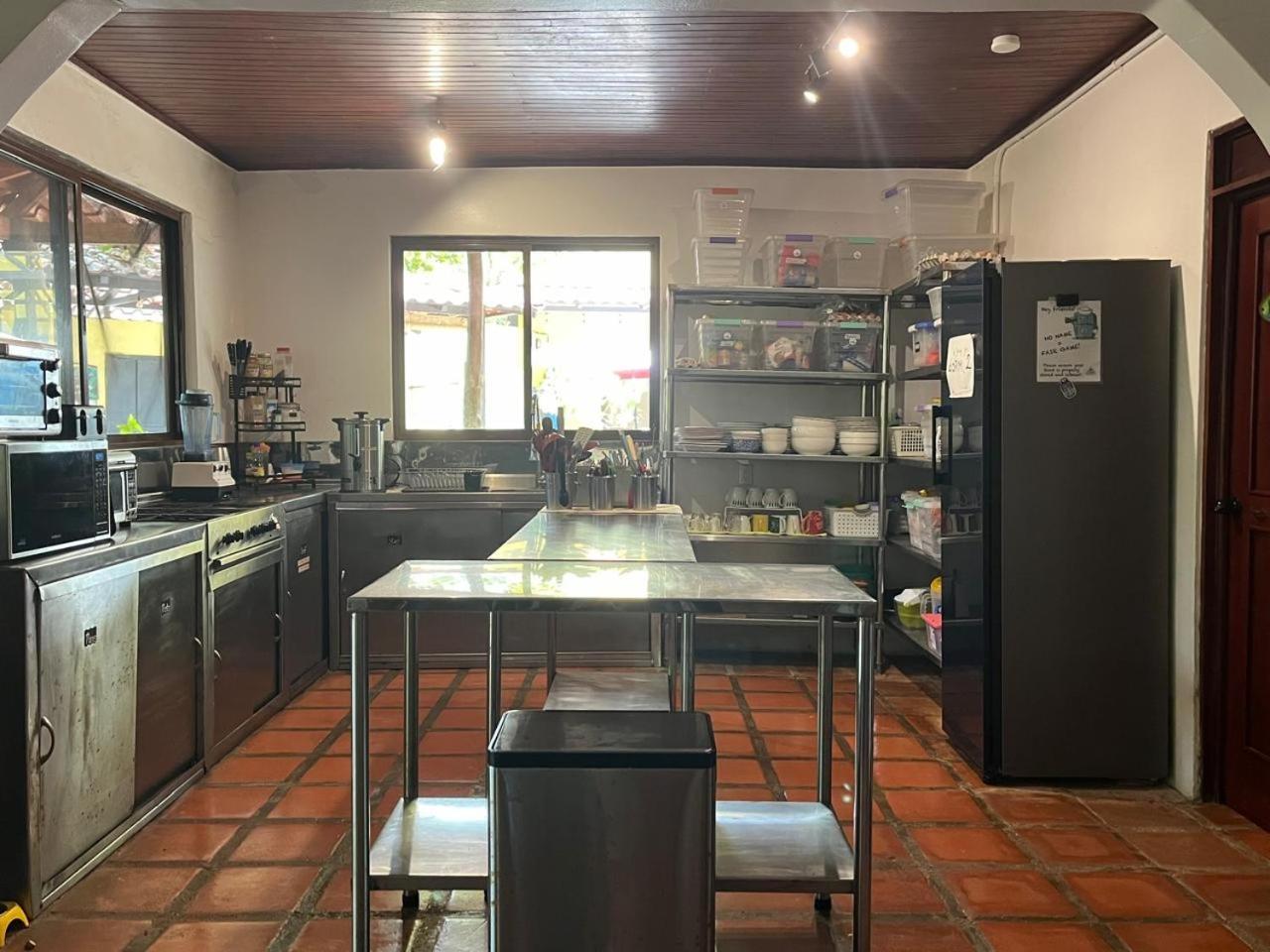 بيت شباب Tamarindo Backpackers المظهر الخارجي الصورة